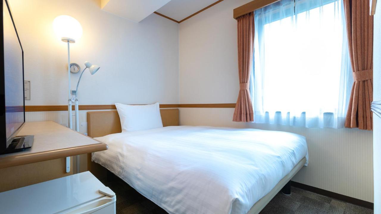 Toyoko Inn Kobe Sannomiya-Eki Higashi Exterior foto