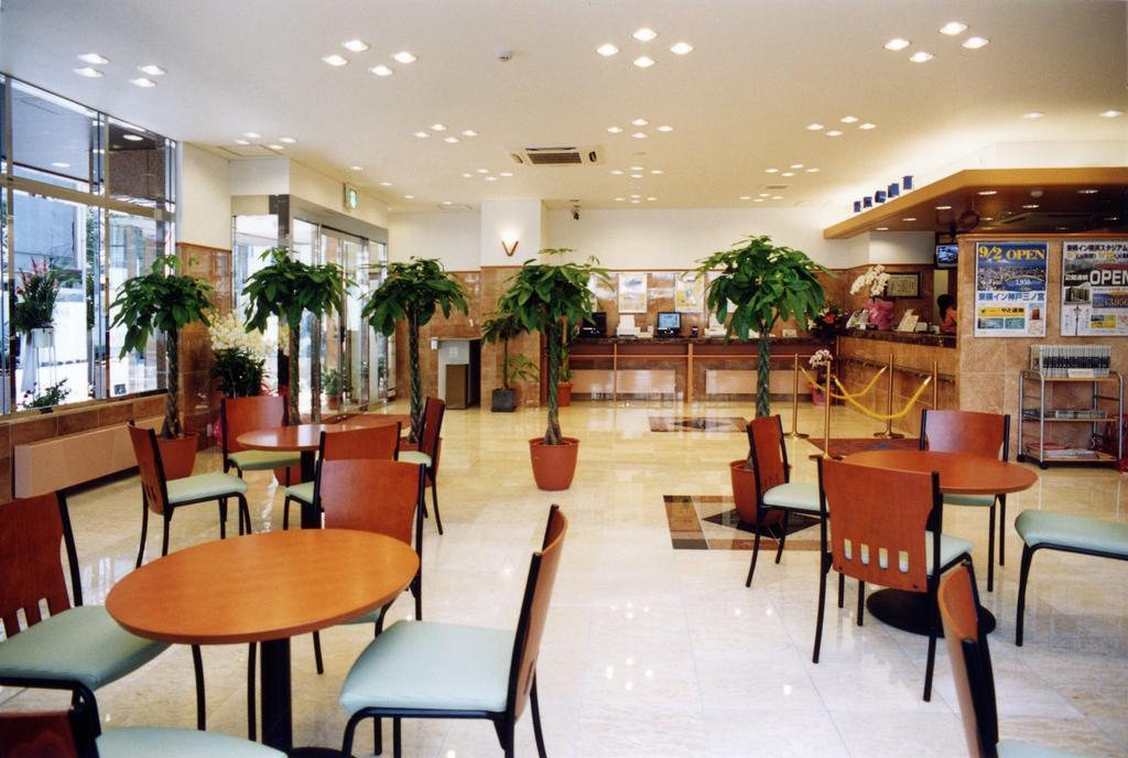 Toyoko Inn Kobe Sannomiya-Eki Higashi Exterior foto